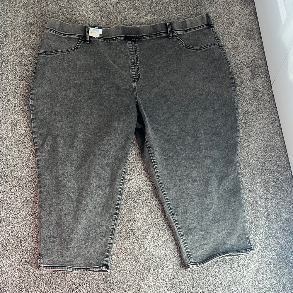 Terra & Sky New With Tags Gray Capri Size 4X (28-30w)